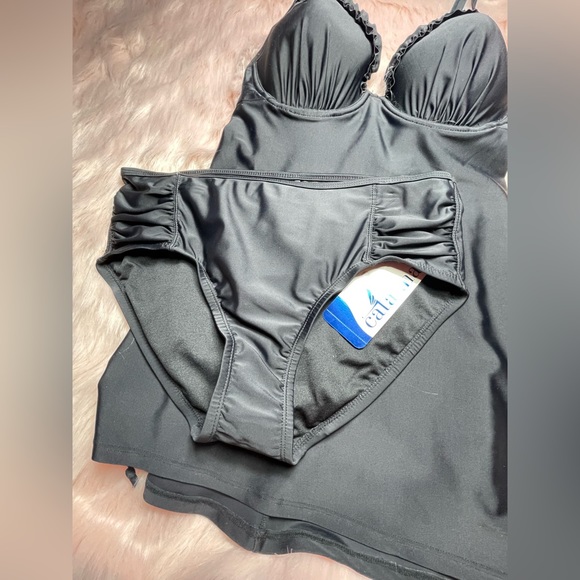 Woman’s Swimsuit | 36c Top - Picture 2 of 14